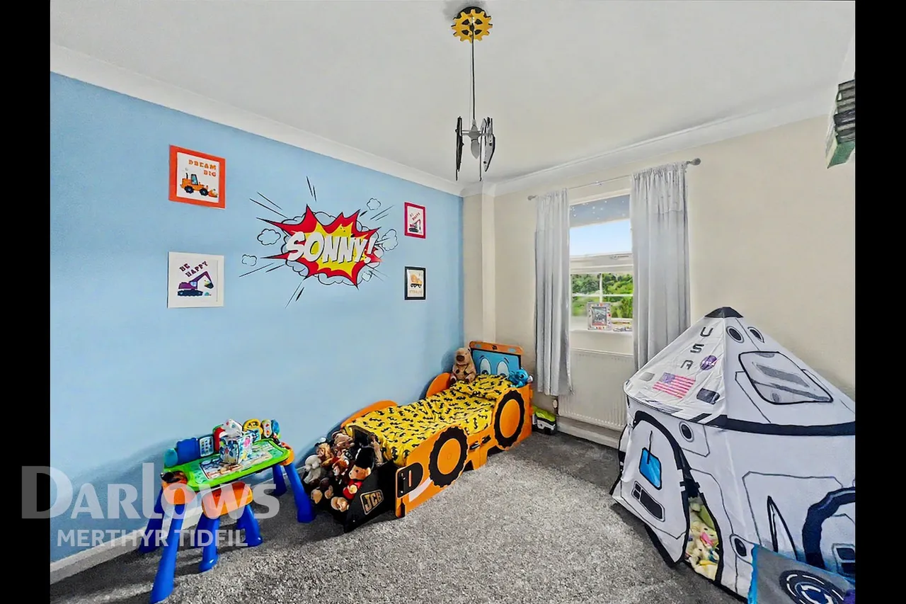 Manor Court, Treharris, photo 9