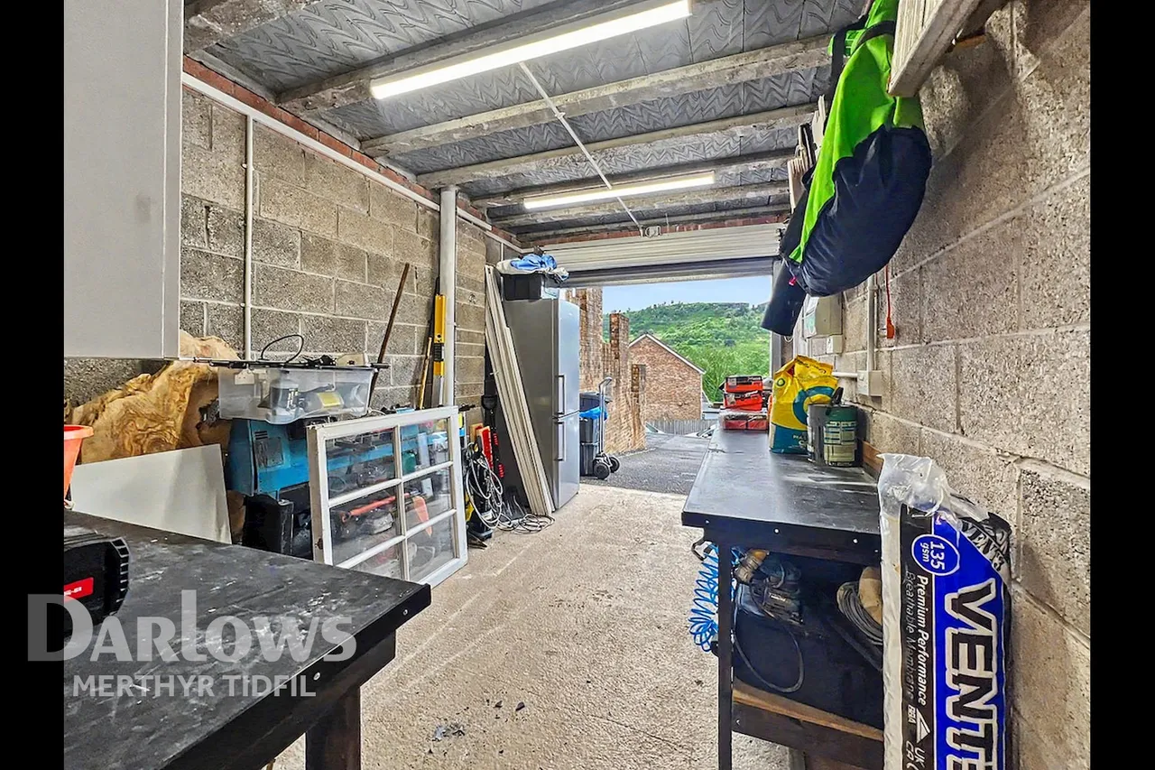 Manor Court, Treharris, photo 25