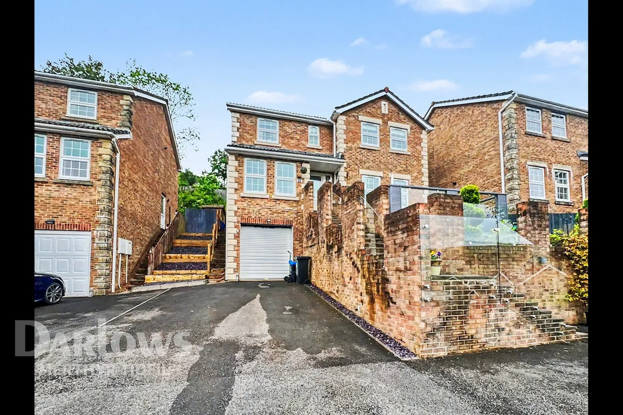 Manor Court, Treharris, photo 17