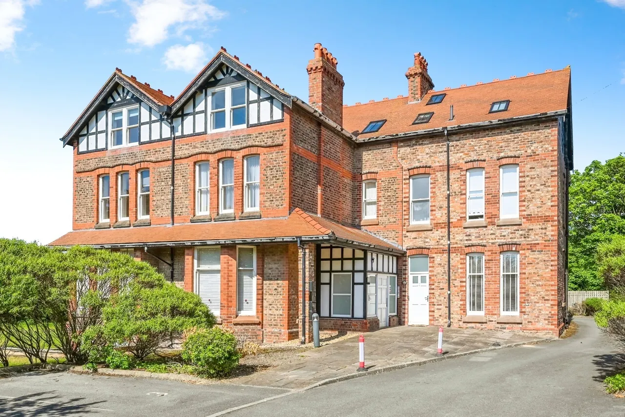 2 bed flat for sale, Merrilocks Road, Liverpool, L23