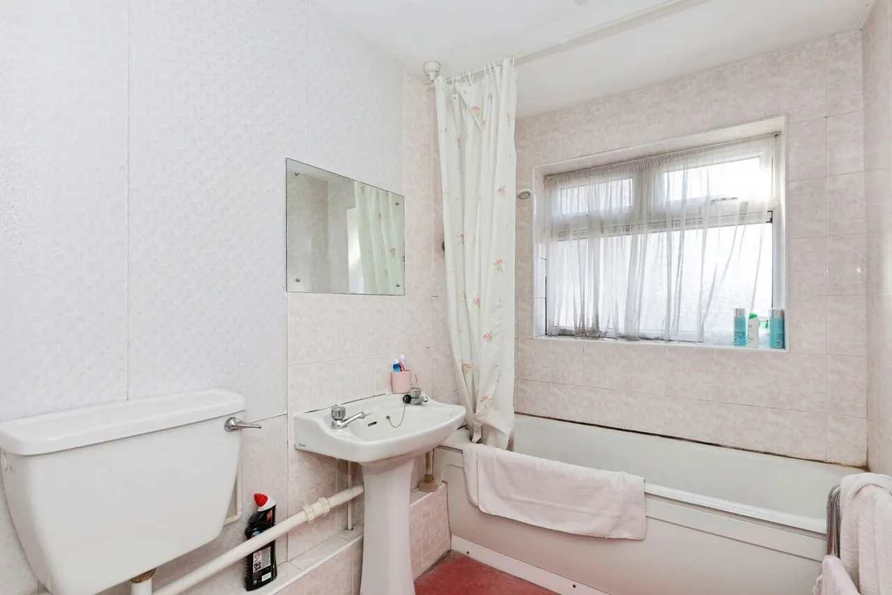 St. Peters Close, Ilford, IG2, photo 11