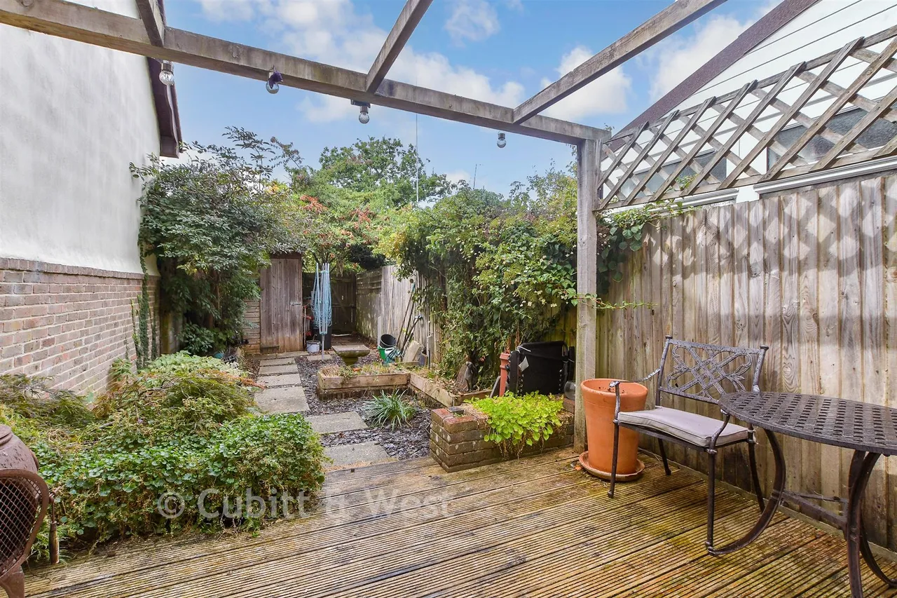 Lakers Meadow, Billingshurst, RH14, photo 7