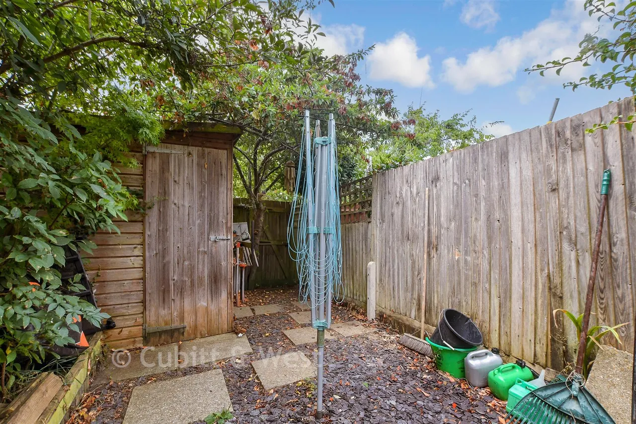 Lakers Meadow, Billingshurst, RH14, photo 8