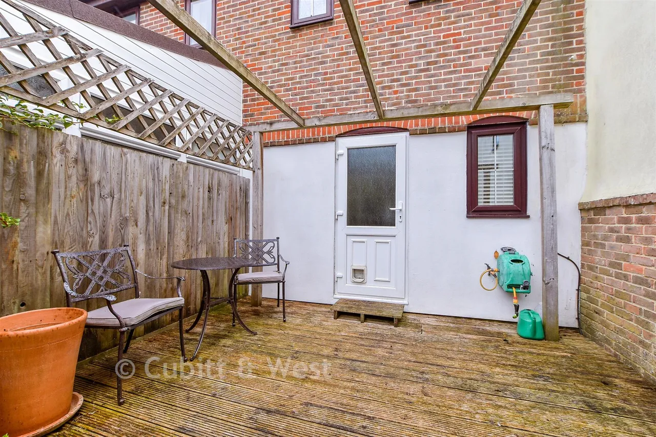 Lakers Meadow, Billingshurst, RH14, photo 10