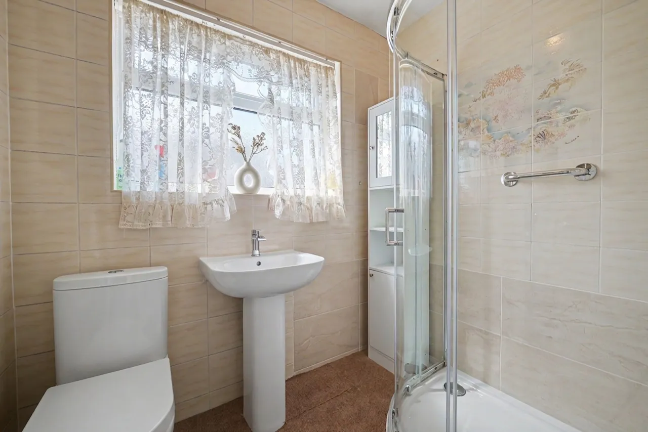 Ash Tree Road, Oadby, LE2, photo 9