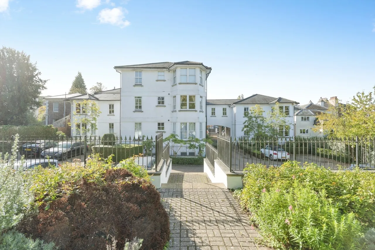 2 bed flat for sale, Garden Road, Tunbridge Wells, TN1