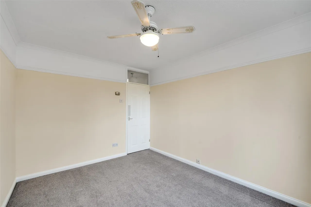Staines Road West, Sunbury-On-Thames, TW16, photo 6