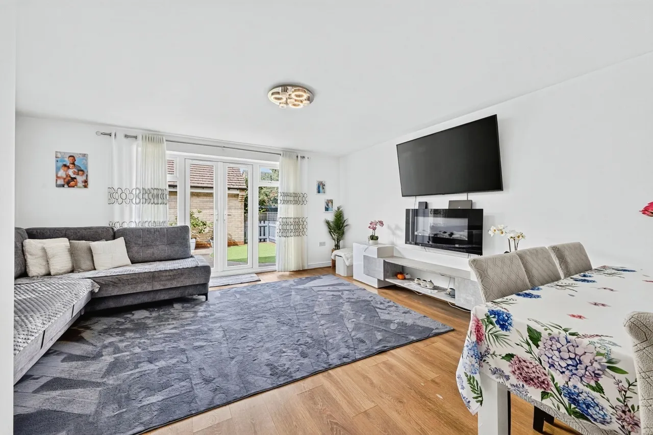 Prestbury Road, Northampton, Northamptonshire, NN5, photo 3