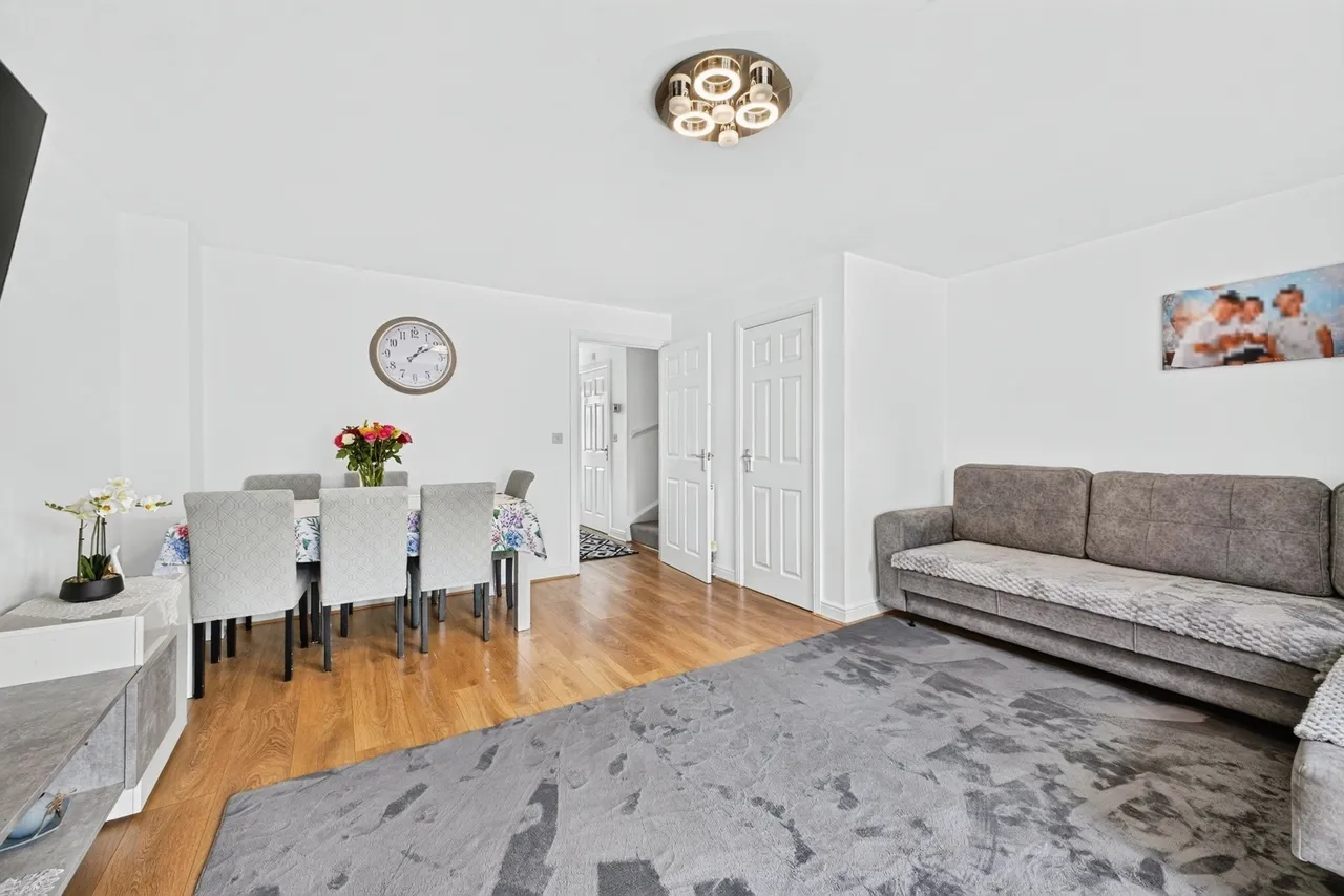 Prestbury Road, Northampton, Northamptonshire, NN5, photo 4