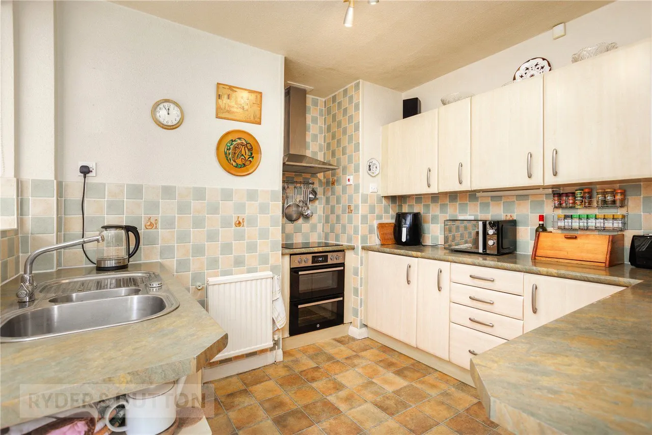 Beechfield, Grasscroft, OL4, photo 9