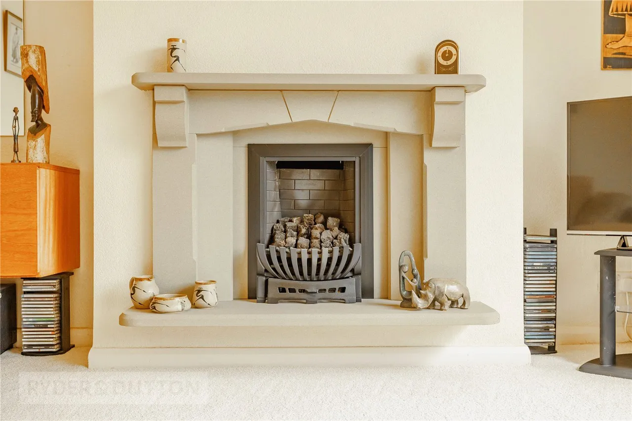 Beechfield, Grasscroft, OL4, photo 5