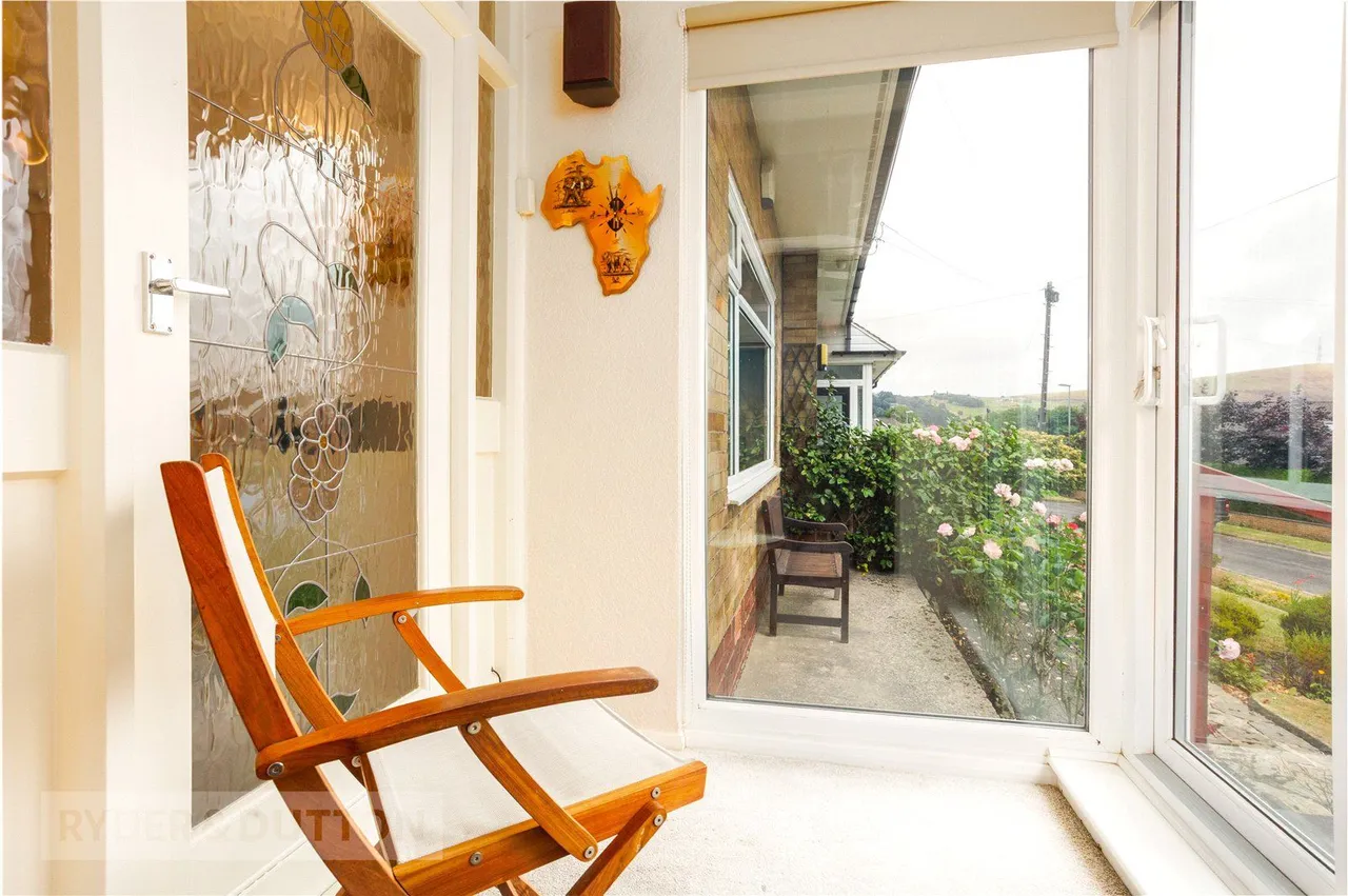 Beechfield, Grasscroft, OL4, photo 8