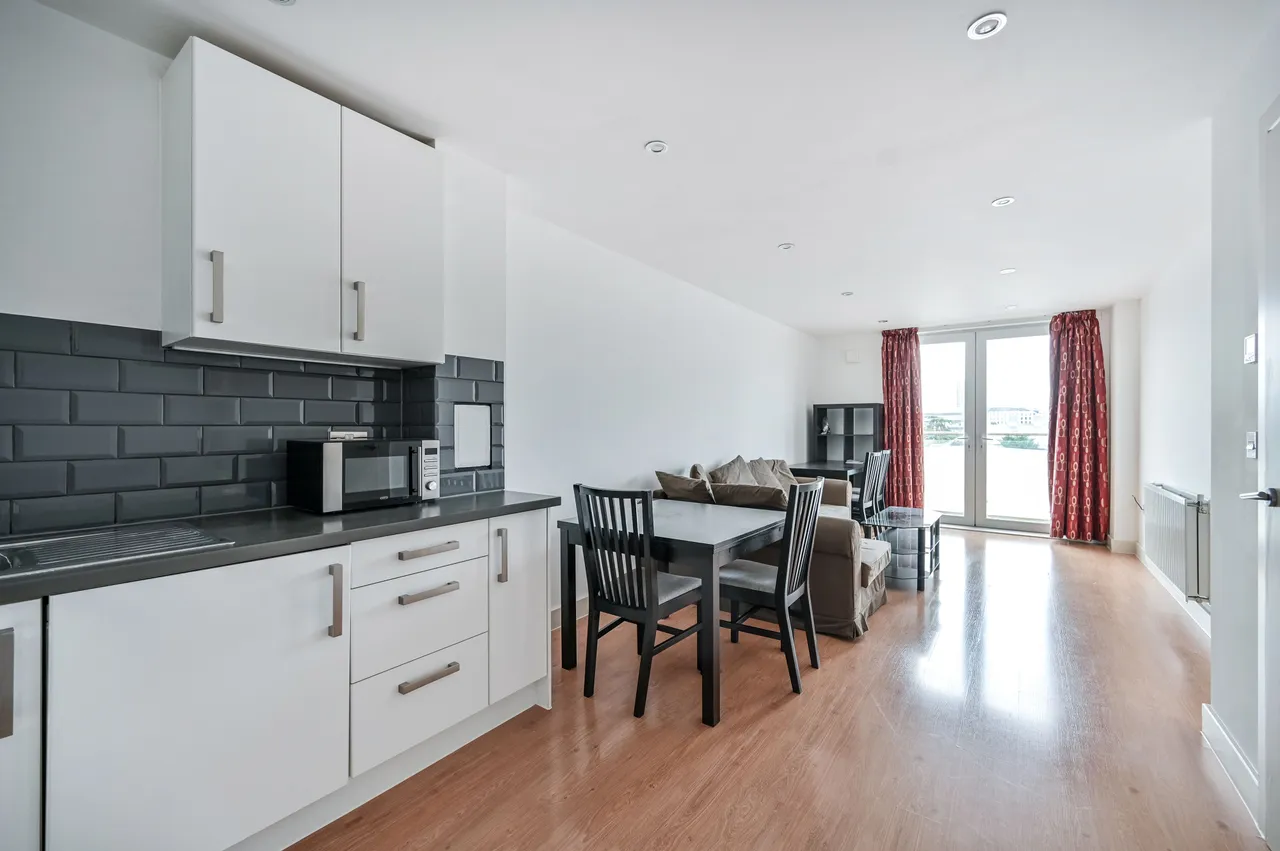 Flat 30, Duke Court, Pontes Avenue, Hounslow, photo 5