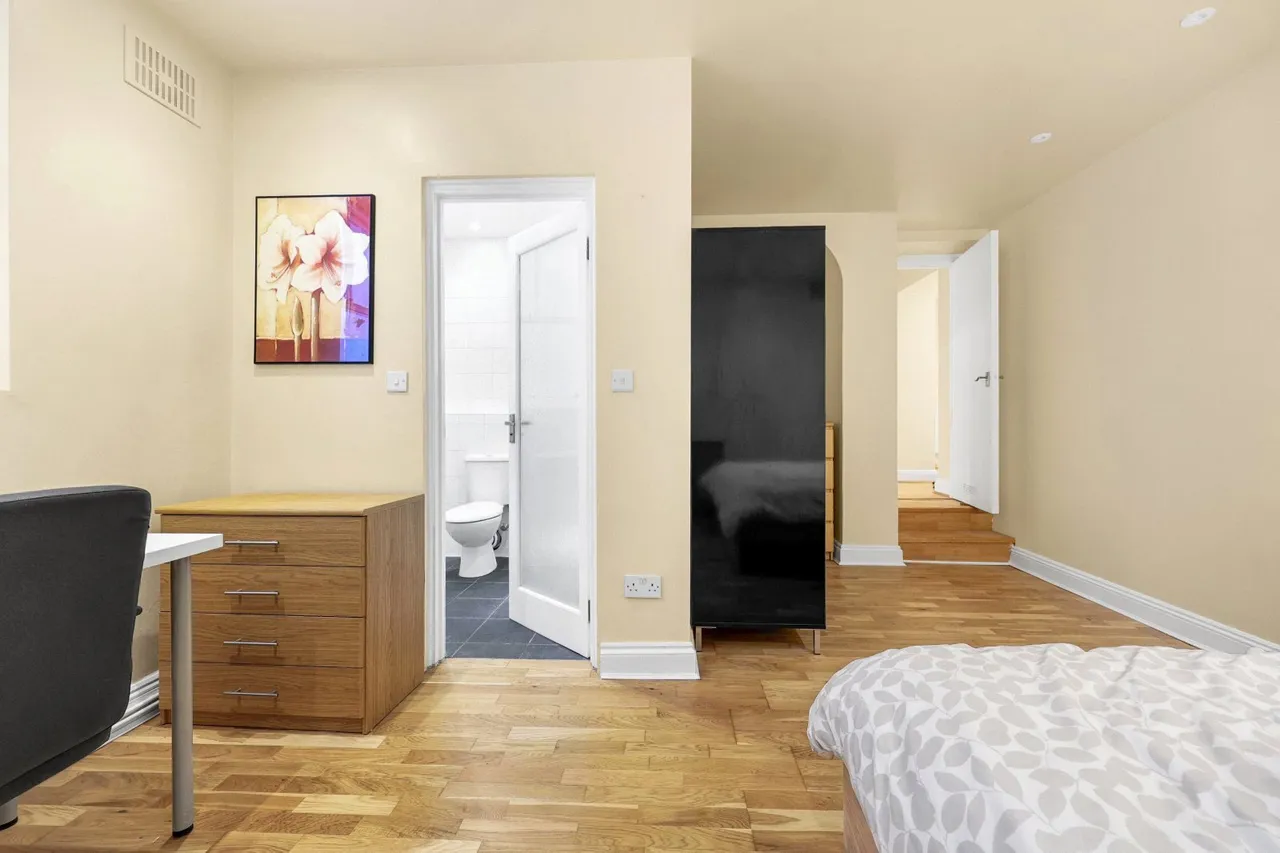 Clerkenwell Road, Clerkenwell, EC1M, photo 17