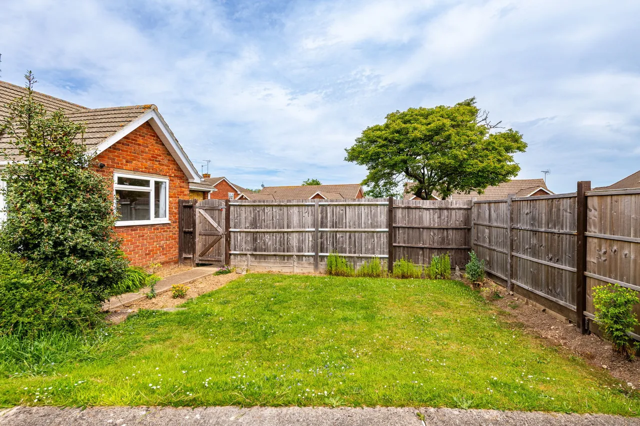 Warwick Crescent, Sittingbourne, ME10 1TG, photo 8
