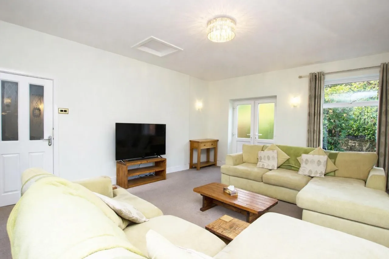 'Heatherby' Astley Bank, photo 26