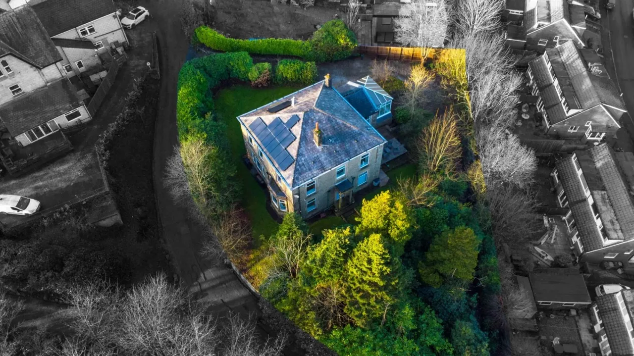 'Heatherby' Astley Bank, photo 18