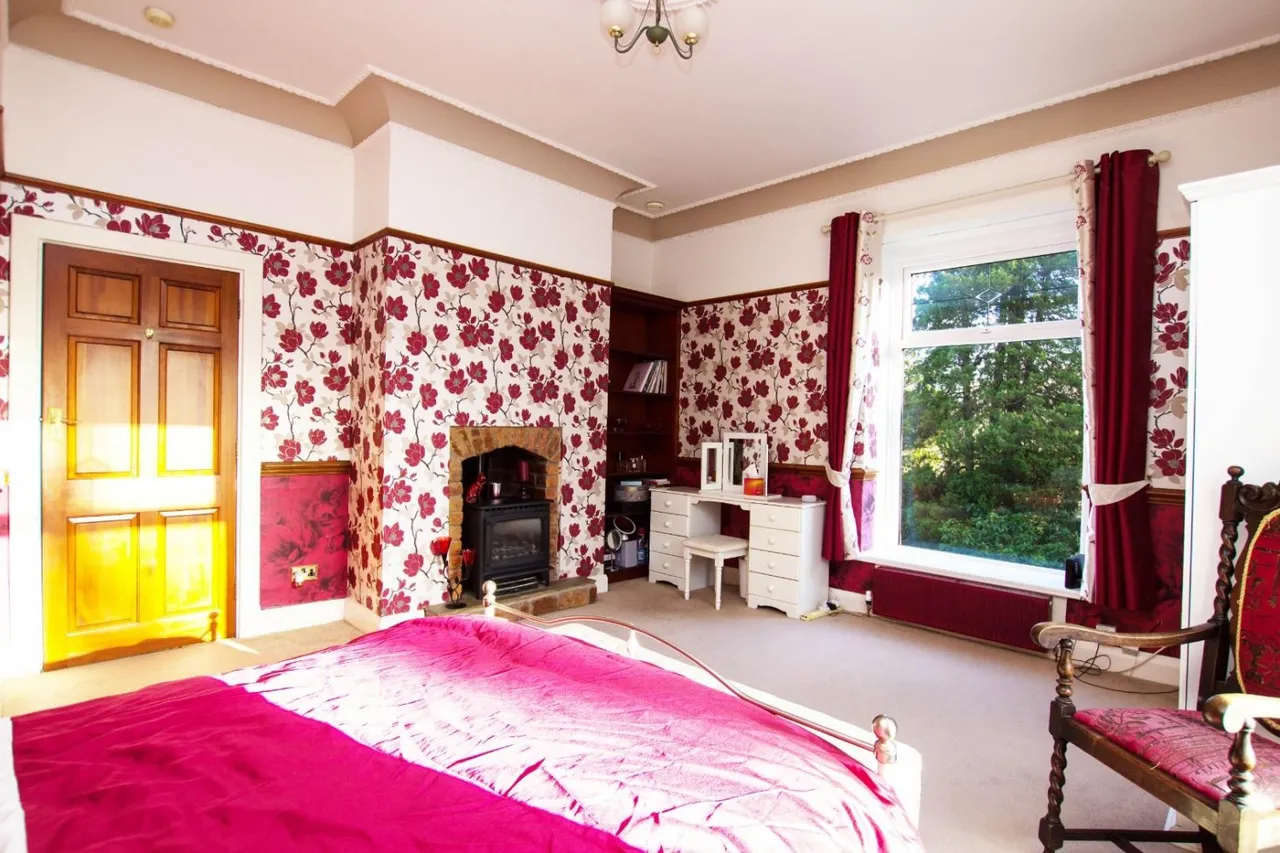 'Heatherby' Astley Bank, photo 14