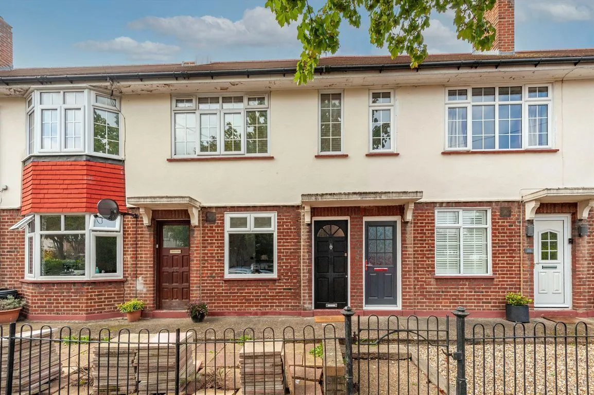 2 bed flat to rent, Godley Road, SW18