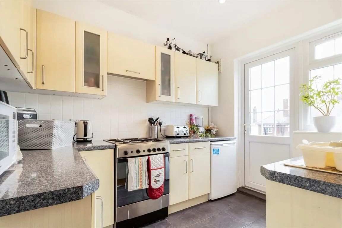 Godley Road, SW18, photo 2