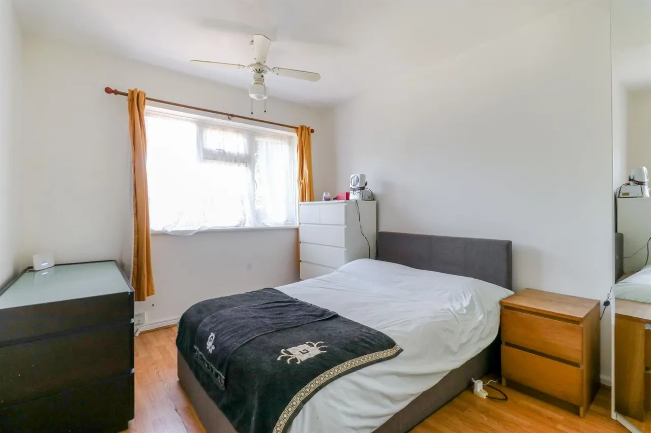 The Lawns, Chingford, E4 9BZ, photo 21