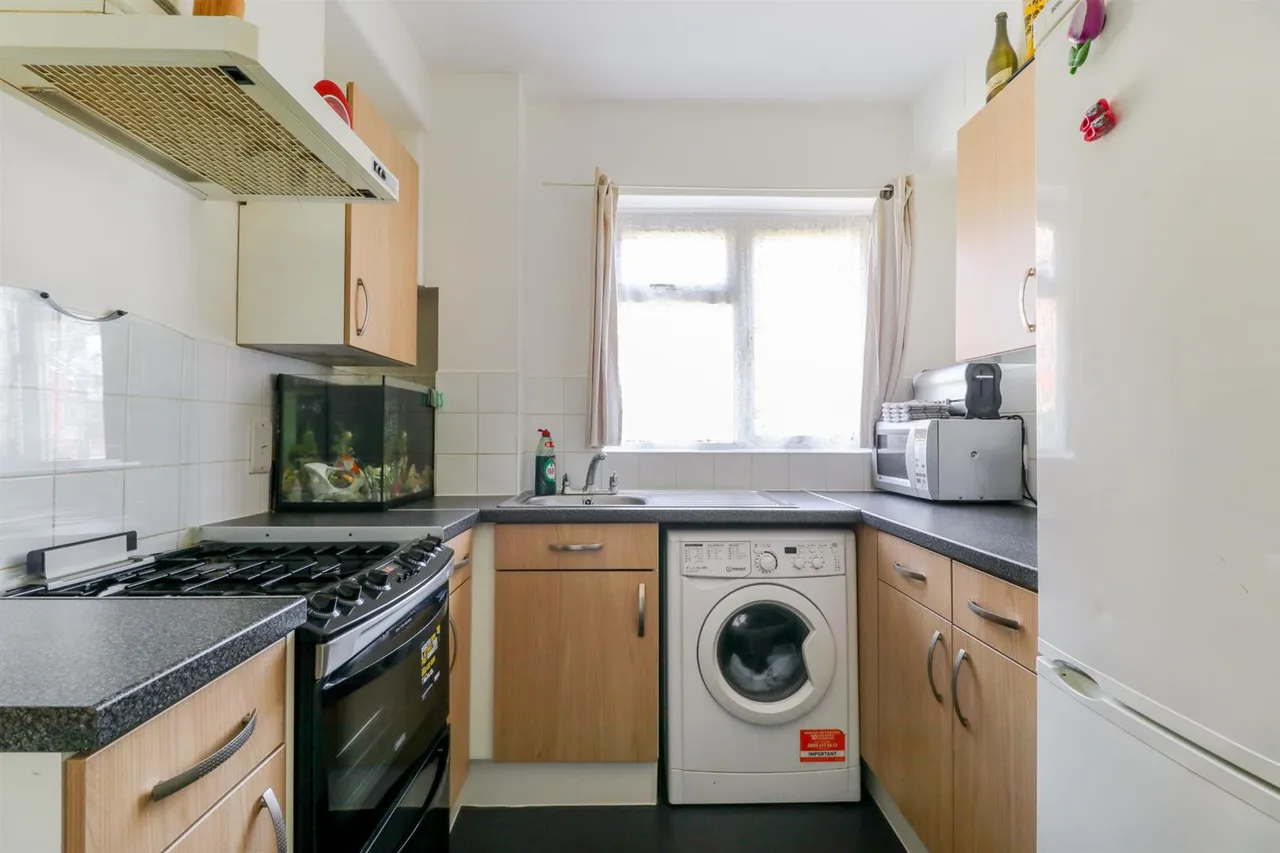 The Lawns, Chingford, E4 9BZ, photo 6