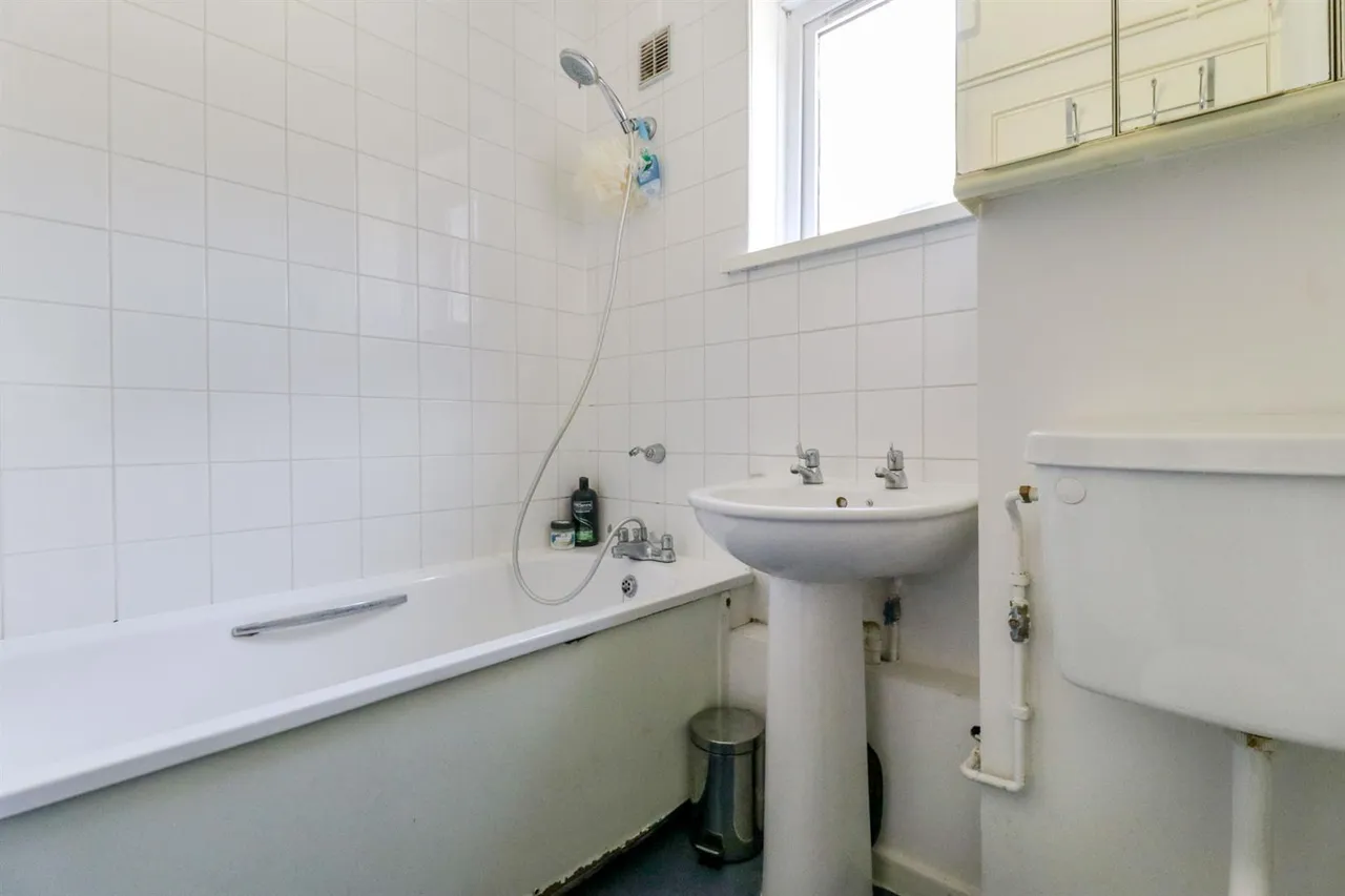 The Lawns, Chingford, E4 9BZ, photo 10