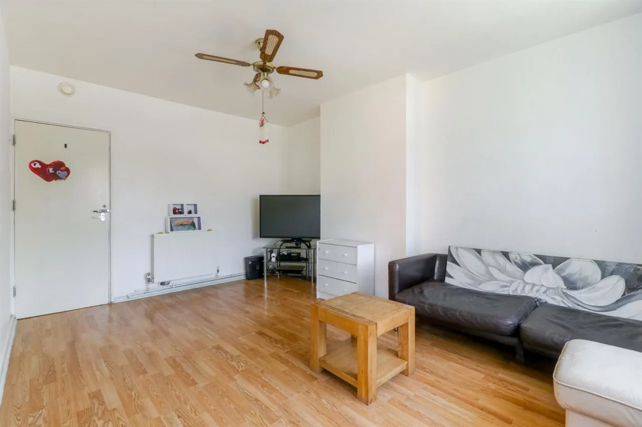 The Lawns, Chingford, E4 9BZ, photo 17