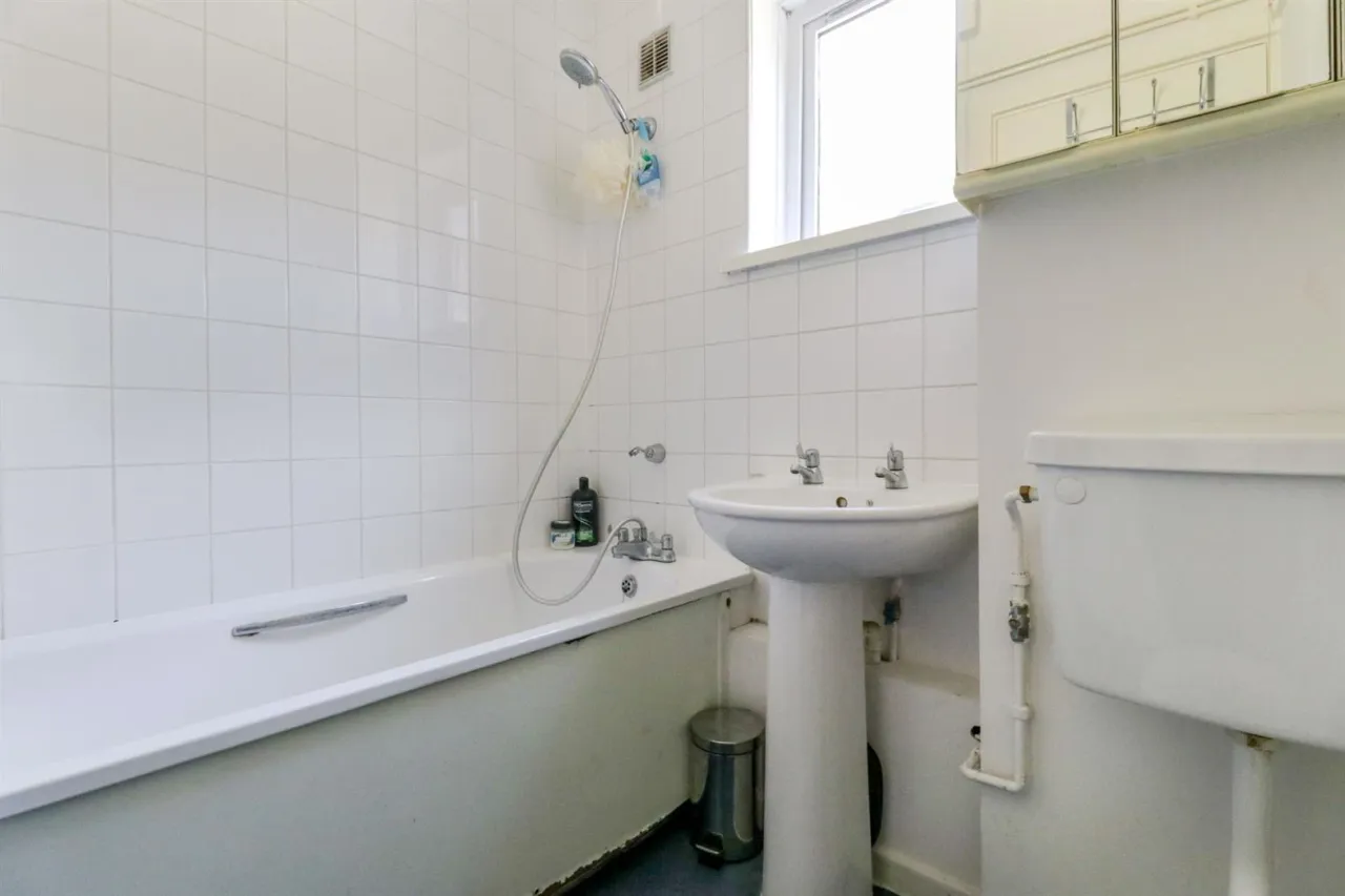 The Lawns, Chingford, E4 9BZ, photo 23