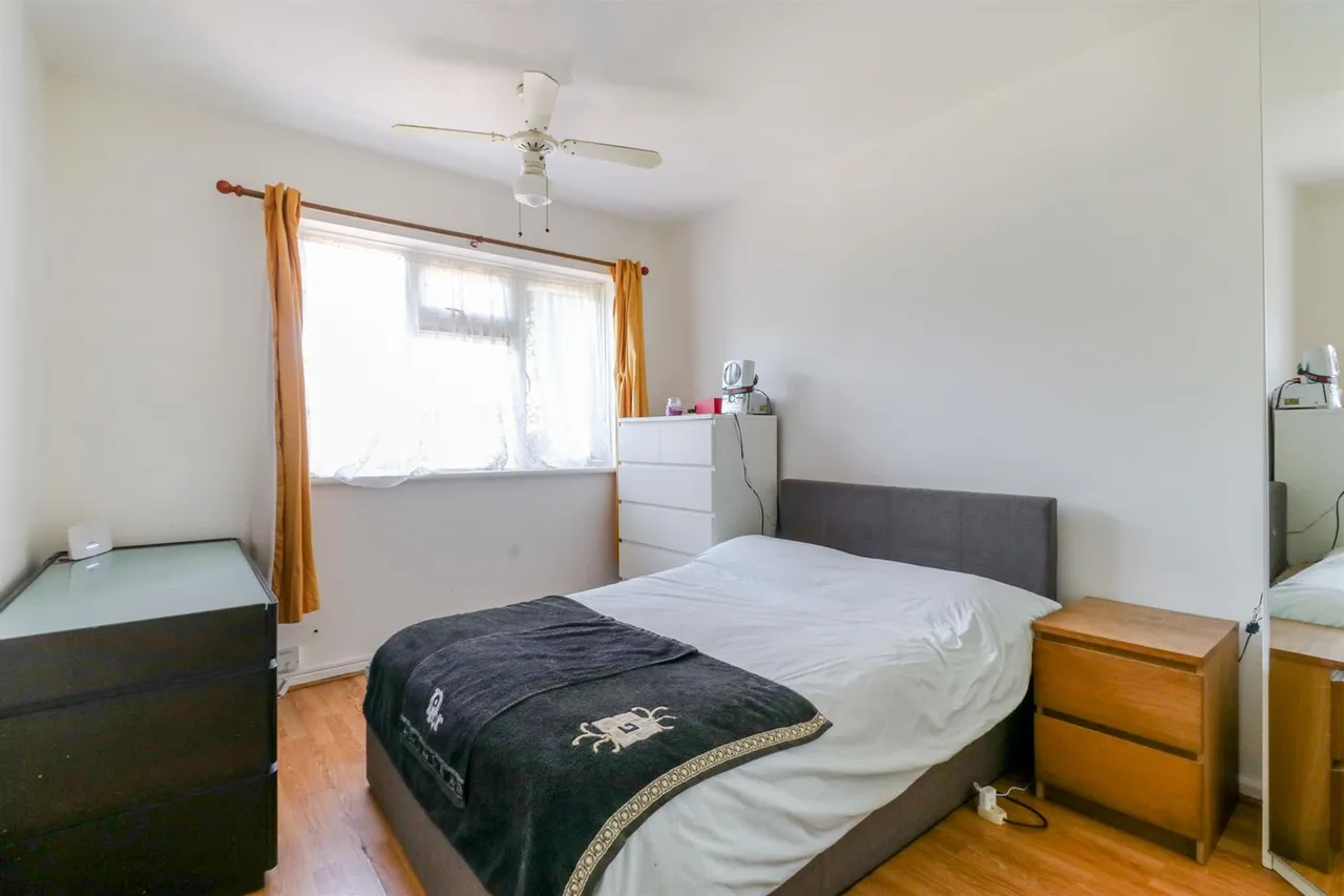 The Lawns, Chingford, E4 9BZ, photo 8