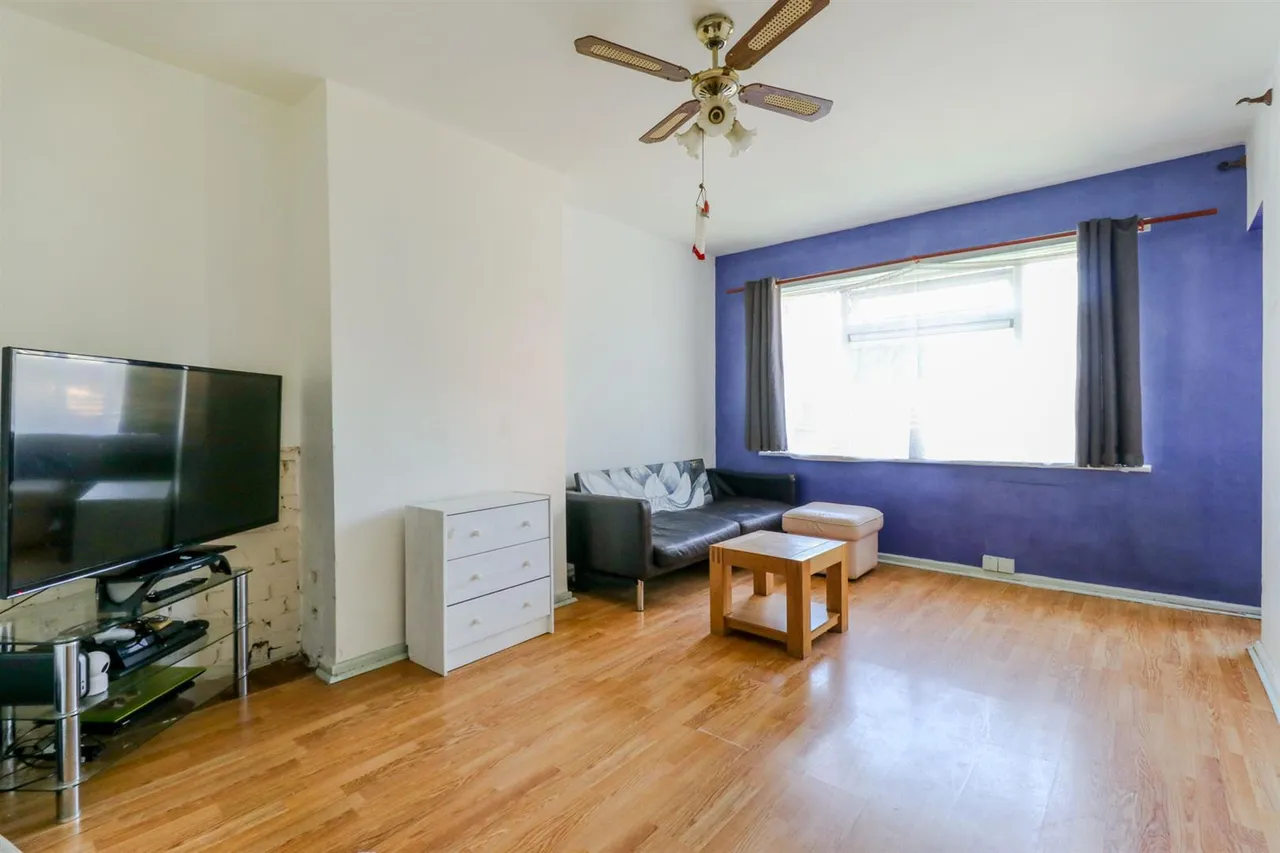 The Lawns, Chingford, E4 9BZ, photo 2