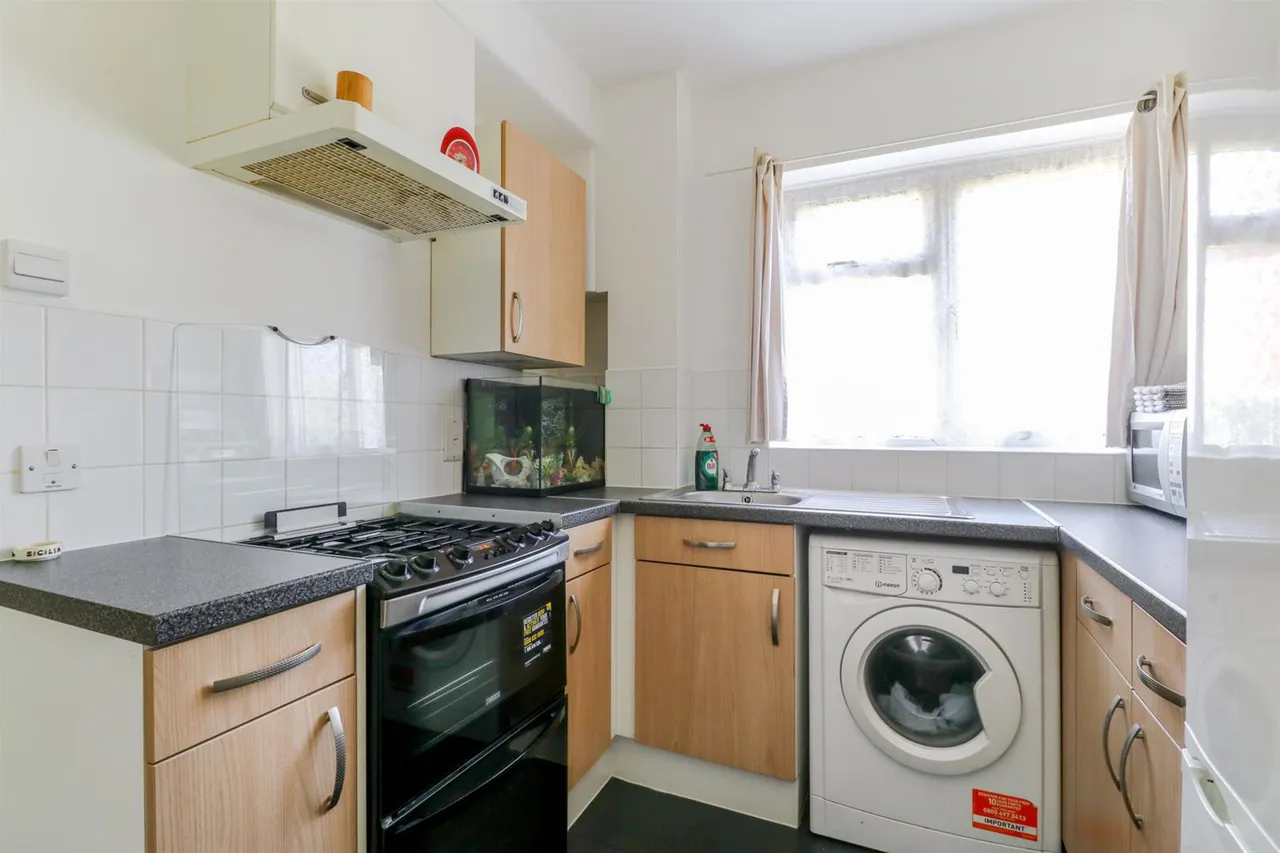 The Lawns, Chingford, E4 9BZ, photo 5