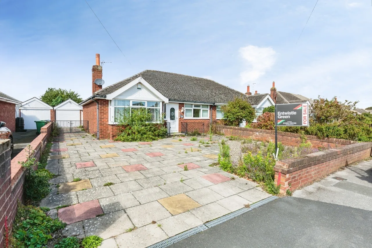 2 bed property for sale, Singleton Avenue, Lytham St. Annes, FY8