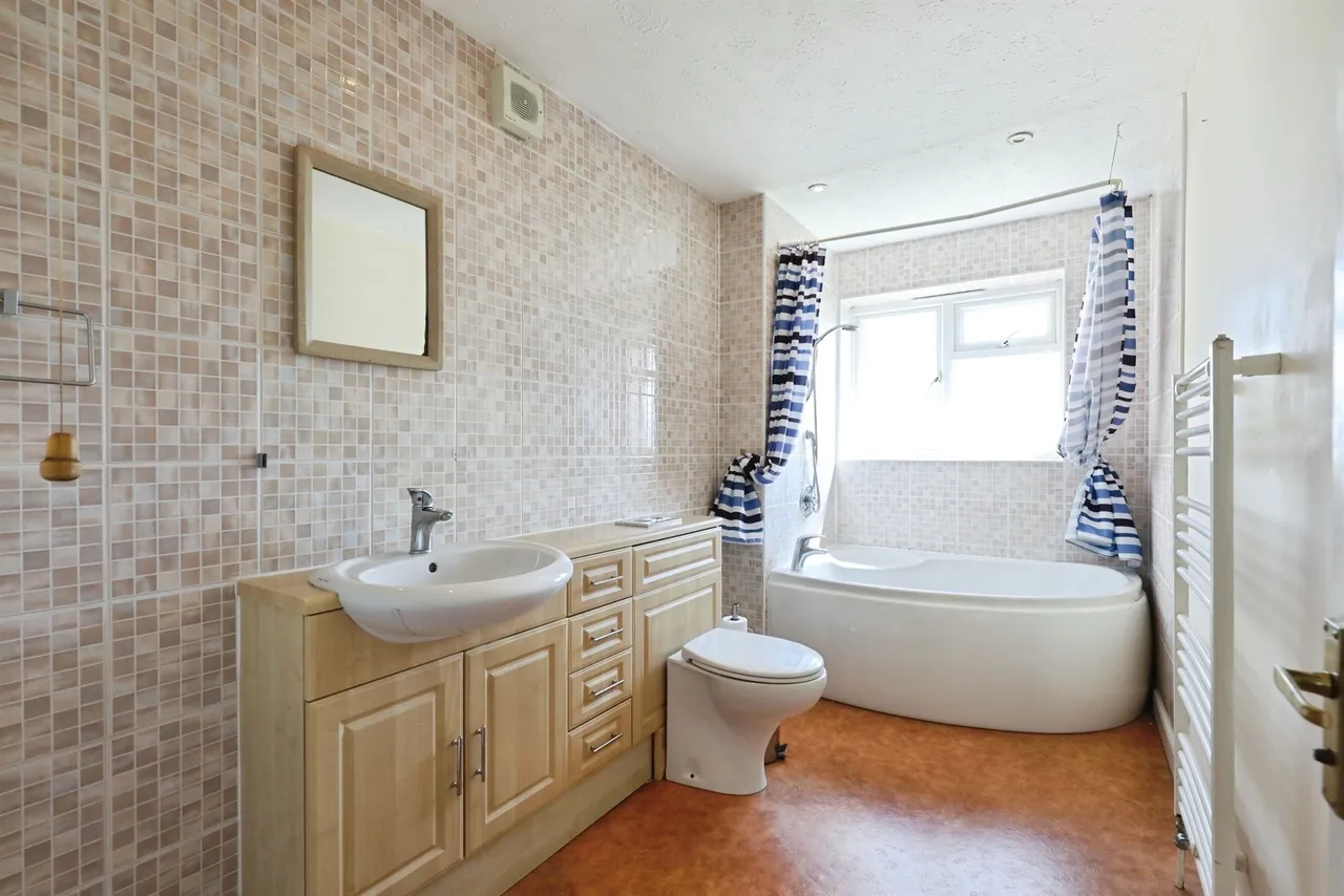 Glenmore Road, Carterton, photo 10