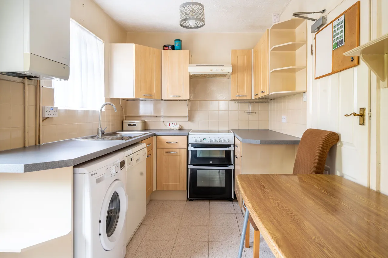16 Linkway, Guildford, photo 3