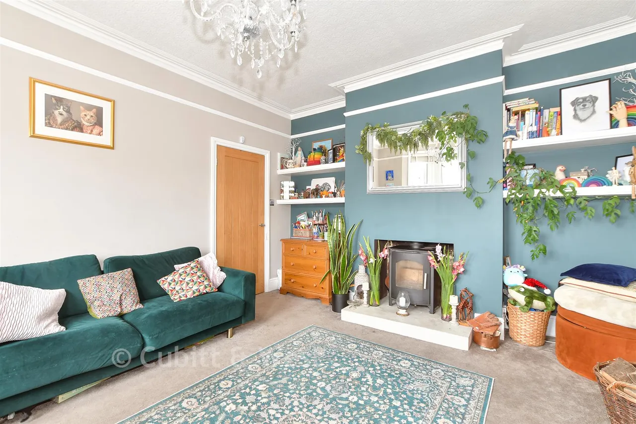 Cranston Road, East Grinstead, RH19, photo 4
