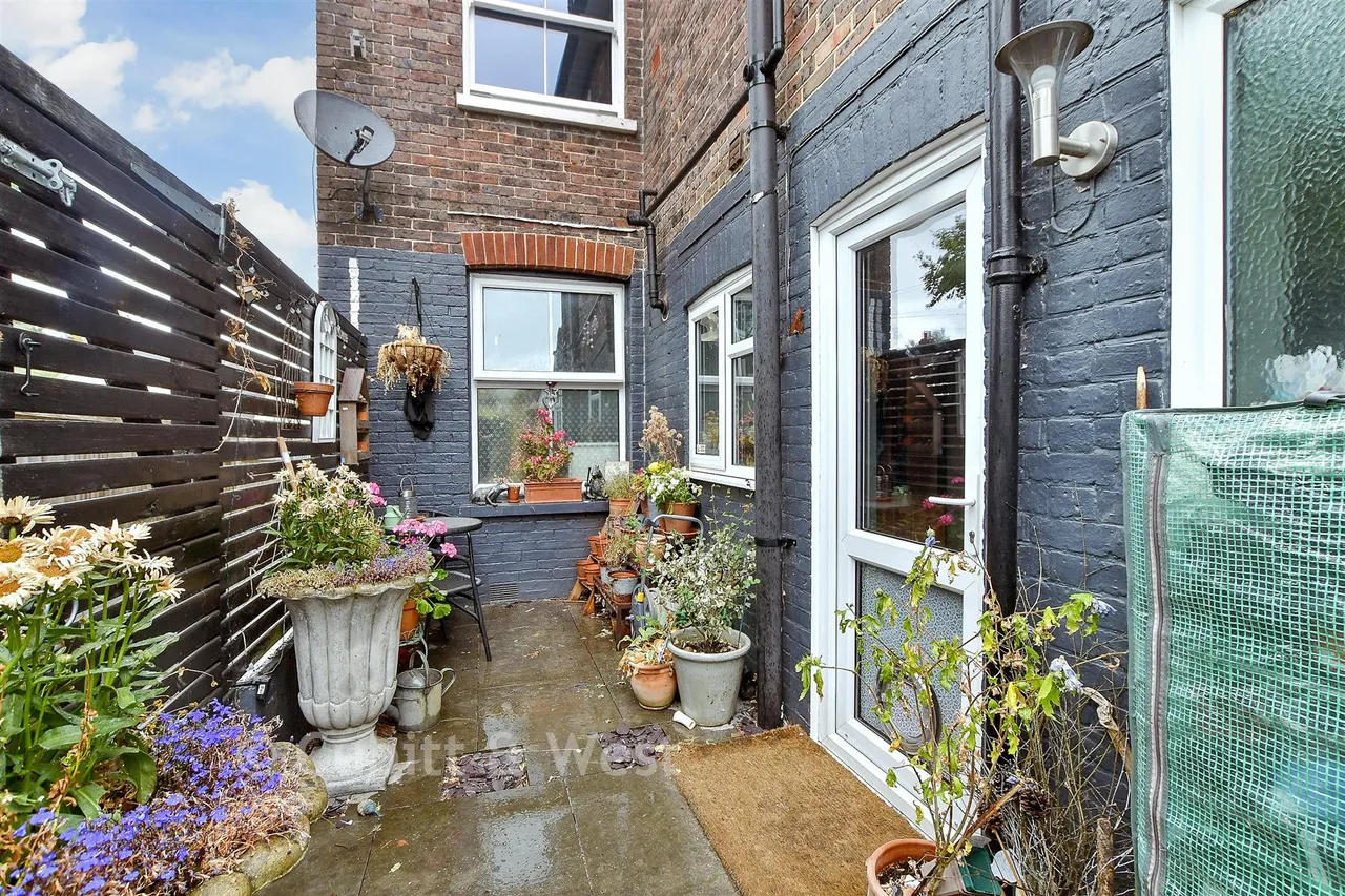 Cranston Road, East Grinstead, RH19, photo 10