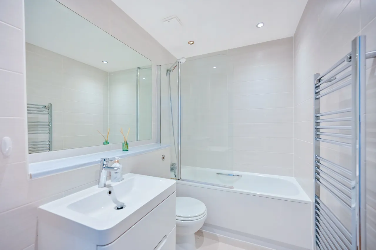 Flat 4, Kingsdown Point, 136 Palace Road, London, photo 7