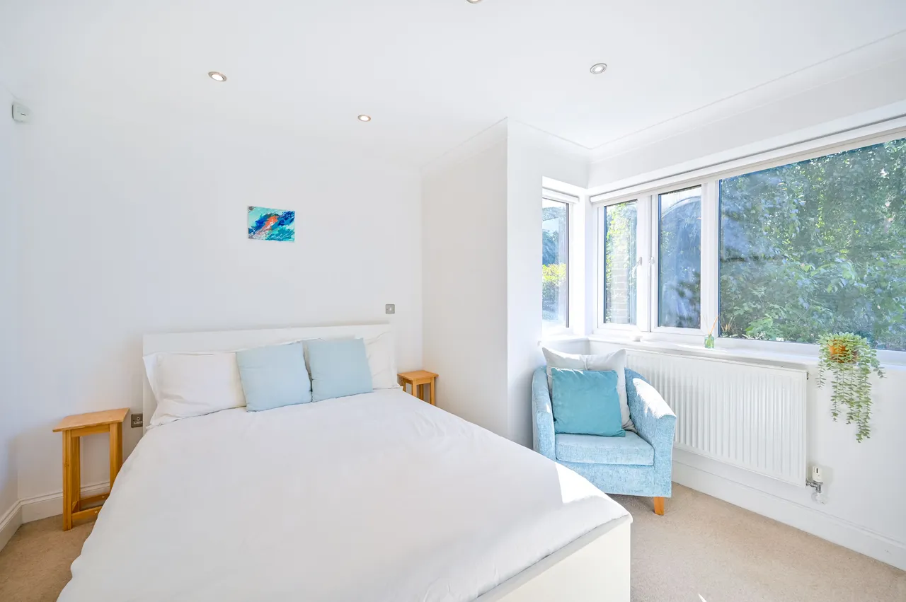 Flat 4, Kingsdown Point, 136 Palace Road, London, photo 5