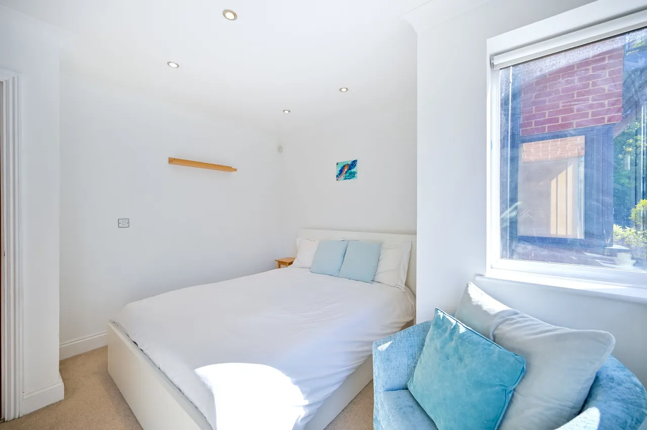 Flat 4, Kingsdown Point, 136 Palace Road, London, photo 6