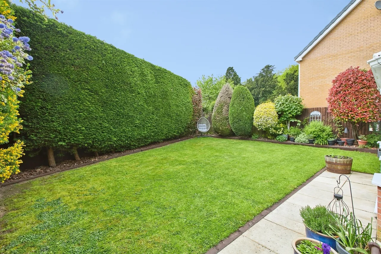 Cloisters Court, Oakwood, DE21, photo 18