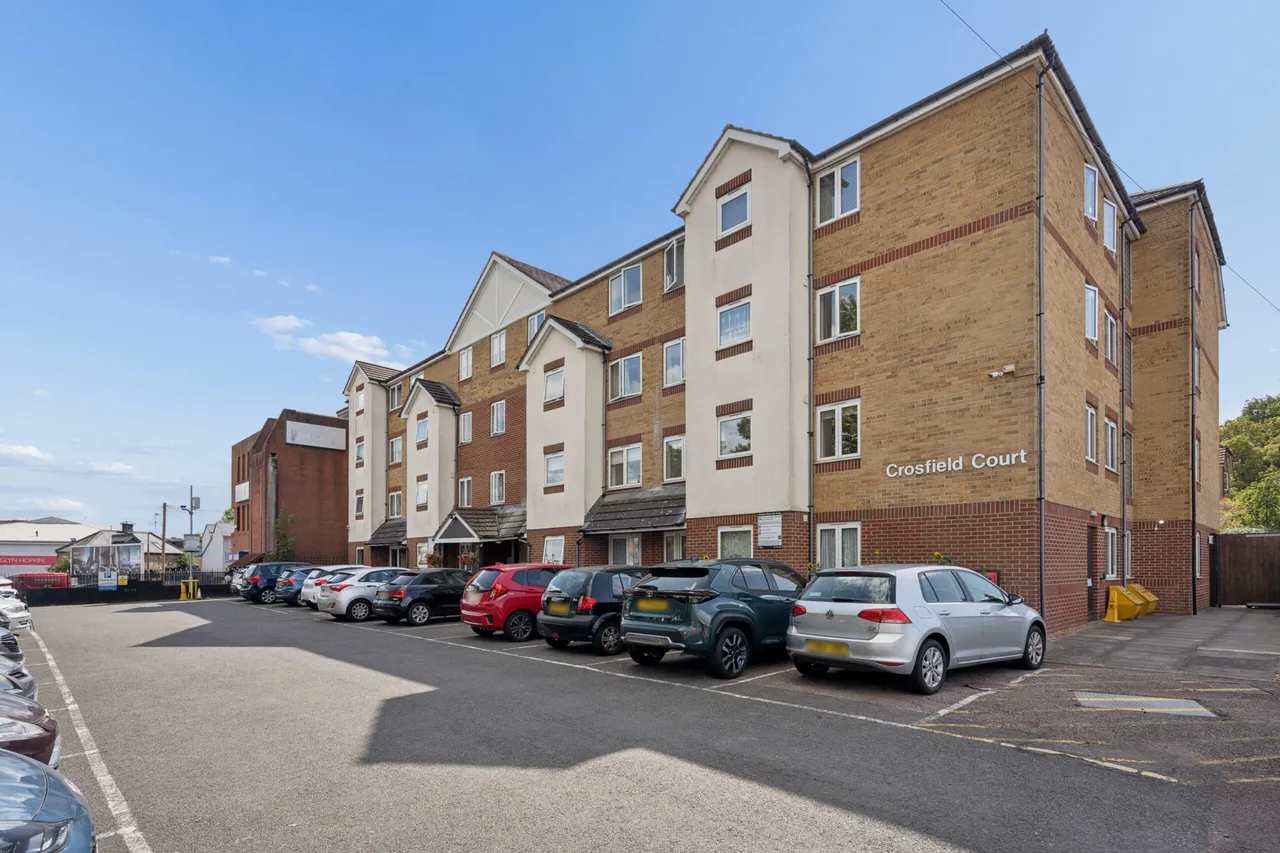 2 bed flat for sale — Crosfield Court 244-248 Lower High Street, Watford, Watford, WD17 2DB
