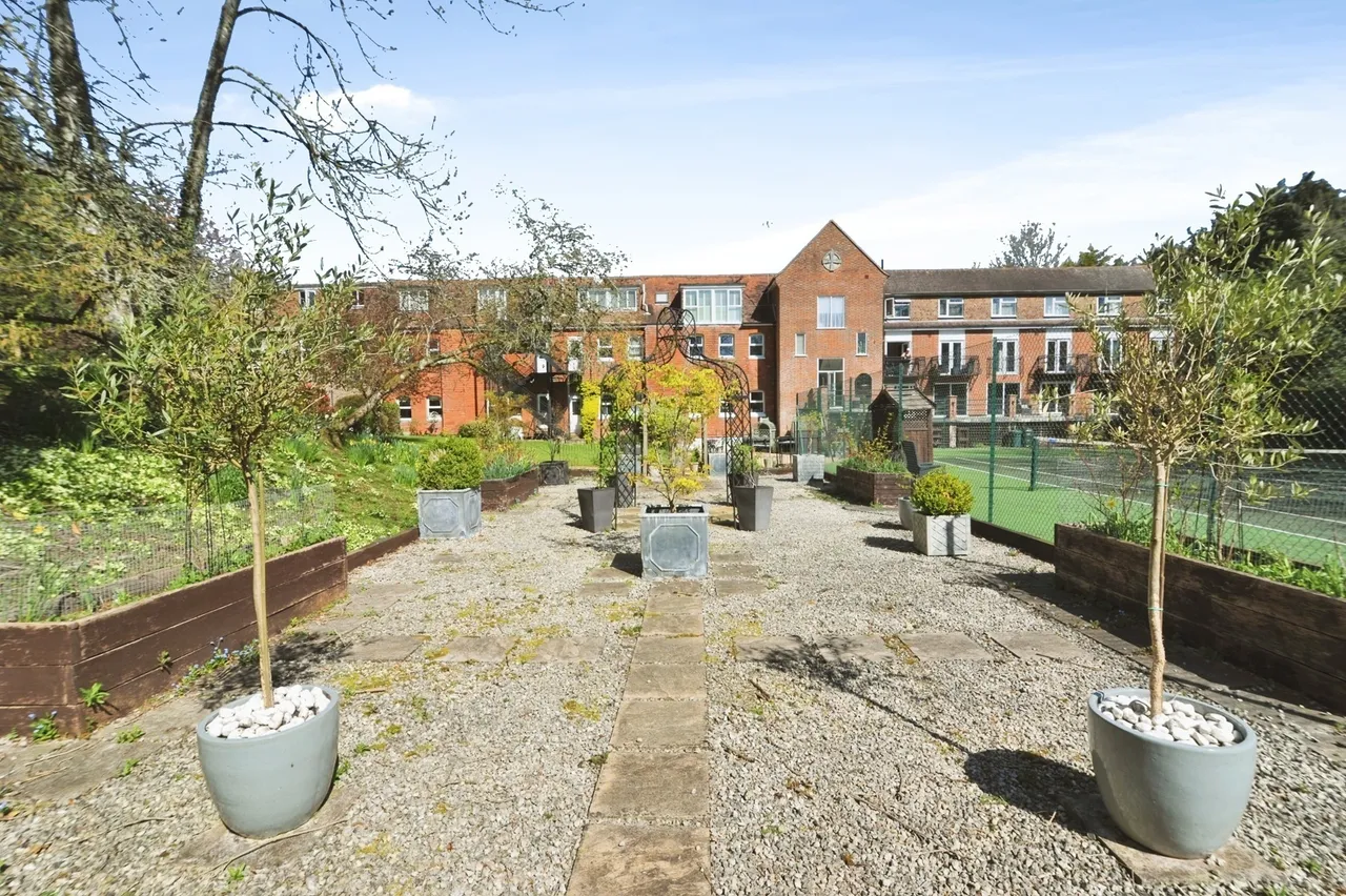 Southover Place, Burwash, TN19, photo 11