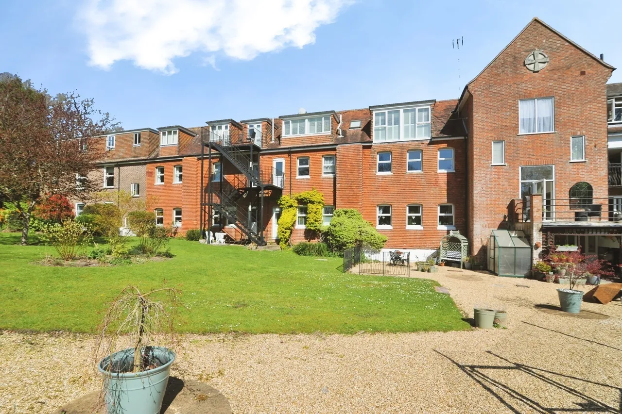 Southover Place, Burwash, TN19, photo 6