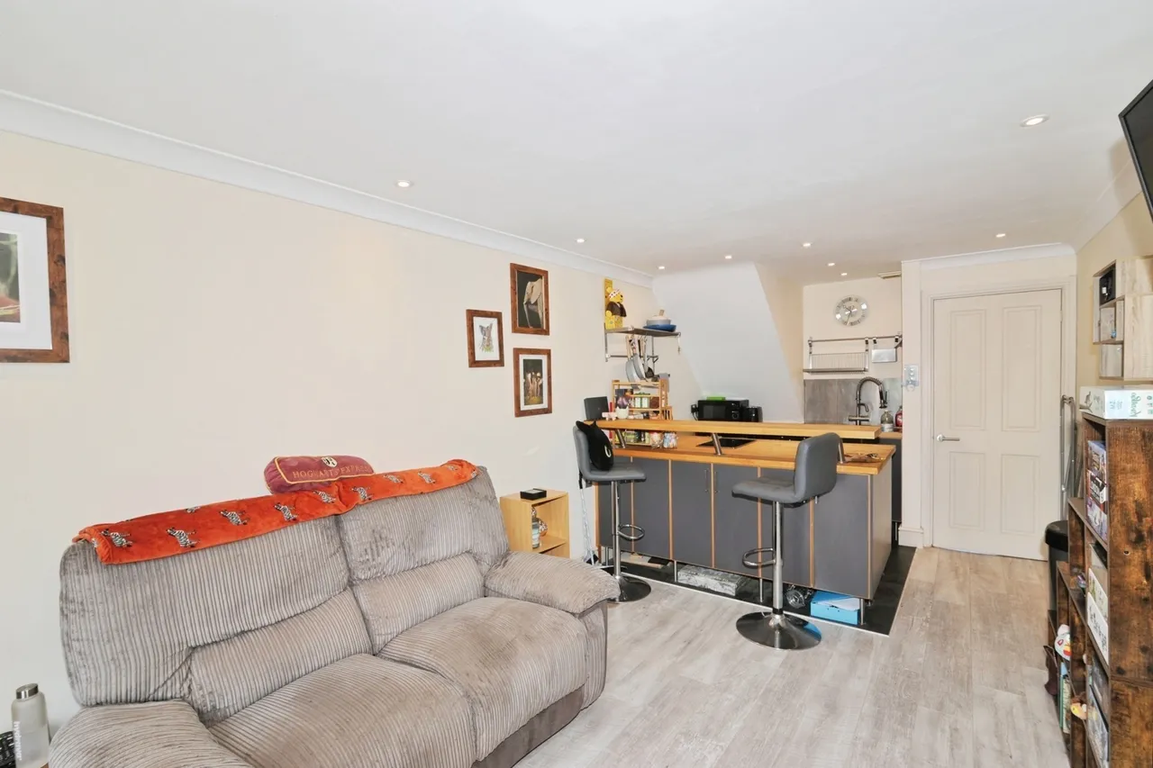 Southover Place, Burwash, TN19, photo 23