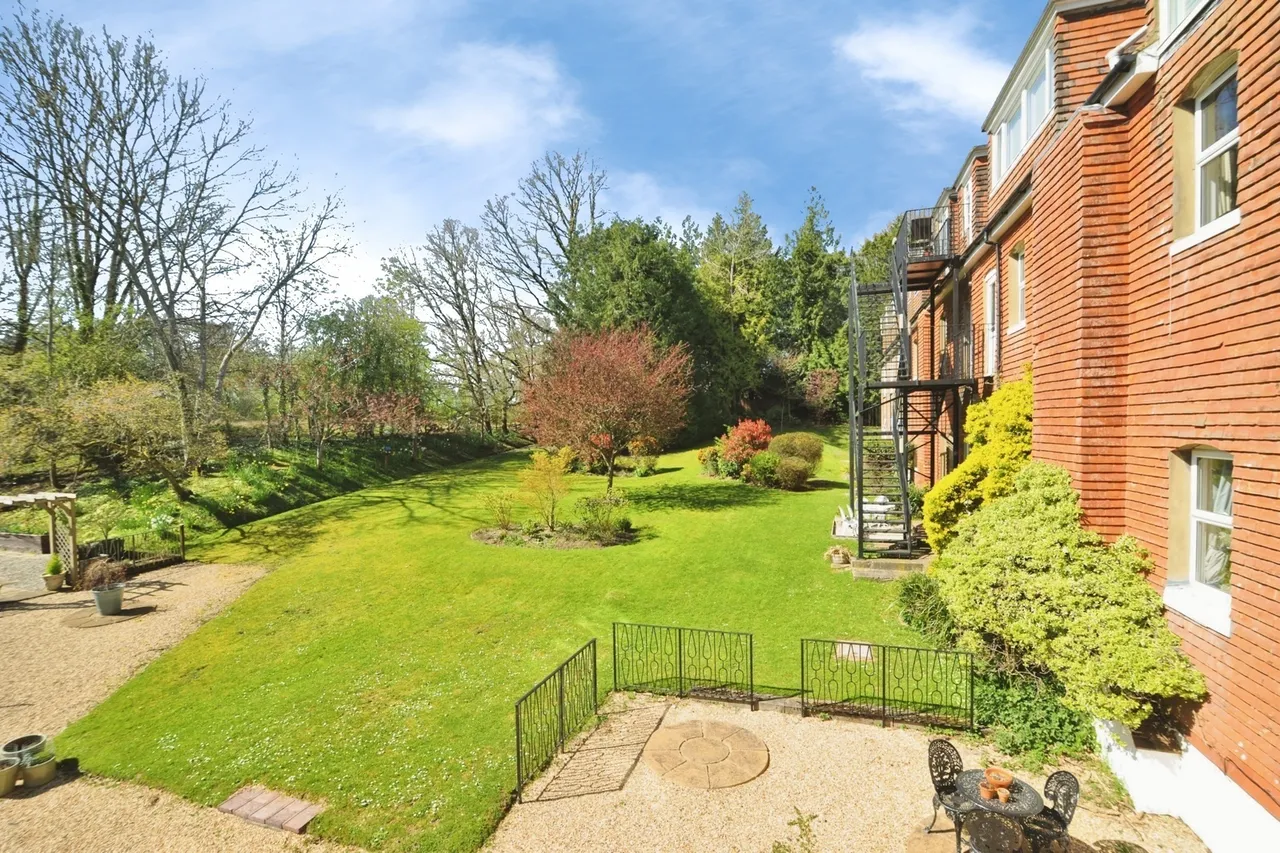 Southover Place, Burwash, TN19, photo 12
