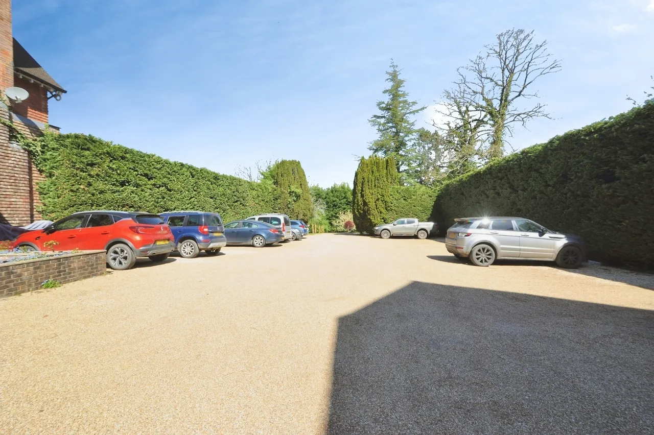Southover Place, Burwash, TN19, photo 13
