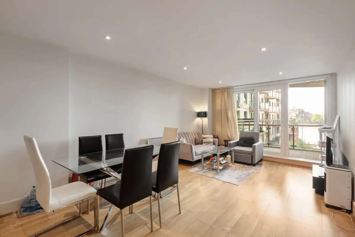 2 bed flat for sale, St. George Wharf London, SW8