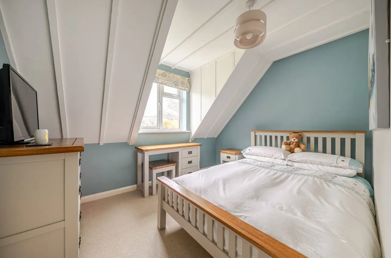 Coulston, BA13, photo 13