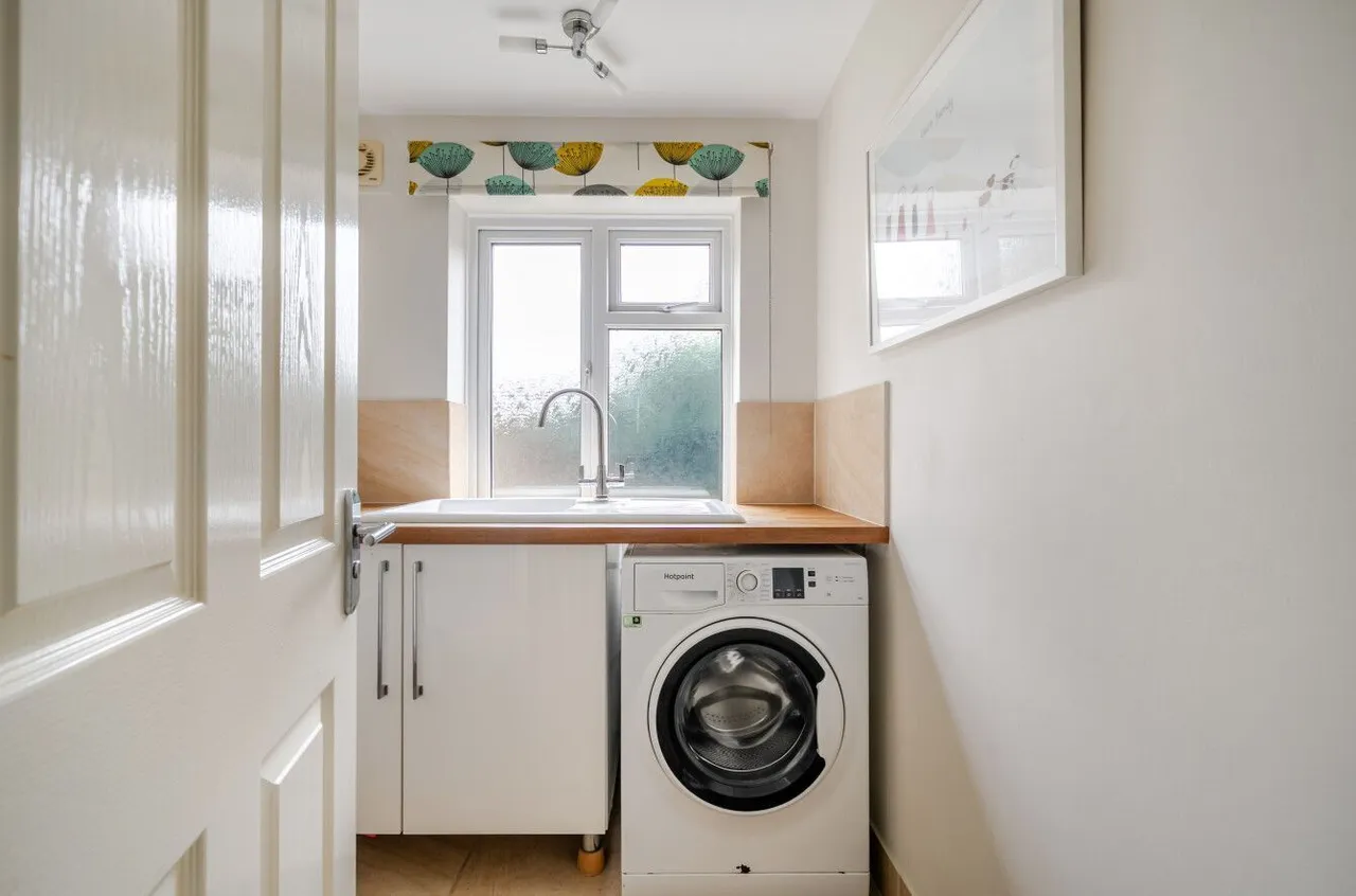 Coulston, BA13, photo 8